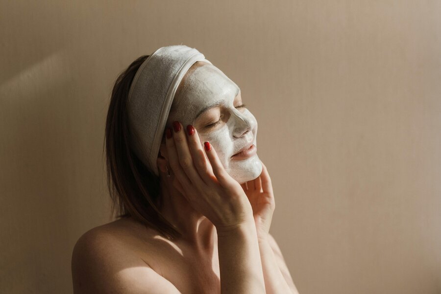 What Are Hydrogel Masks? Discover Their Benefits and Uses